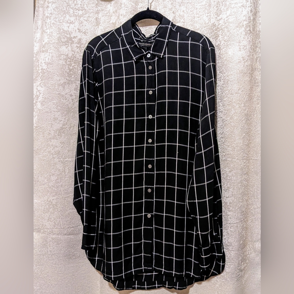 Long sleeve plaid button up shirt